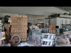 220V Industrial Car Spray Booth Dengan Fiberglass Floor Filter Dan Exhaust Fan